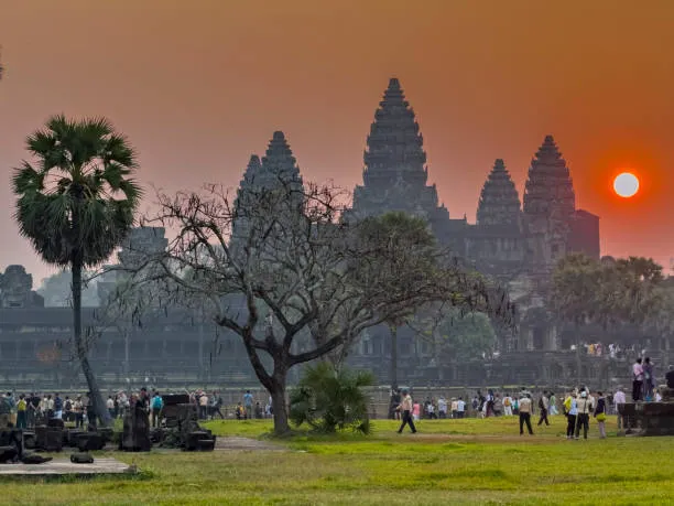 angkor-wat-unesco-world-heritage-site-a-hindu-buddhist-temple-complex-near-siem-reap-cambodia